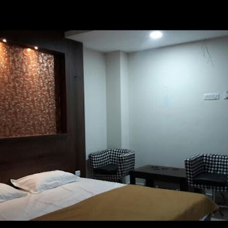 Hotel Gowri Sankar Ambāsamudram Esterno foto