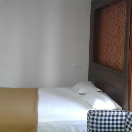 Hotel Gowri Sankar Ambāsamudram Esterno foto