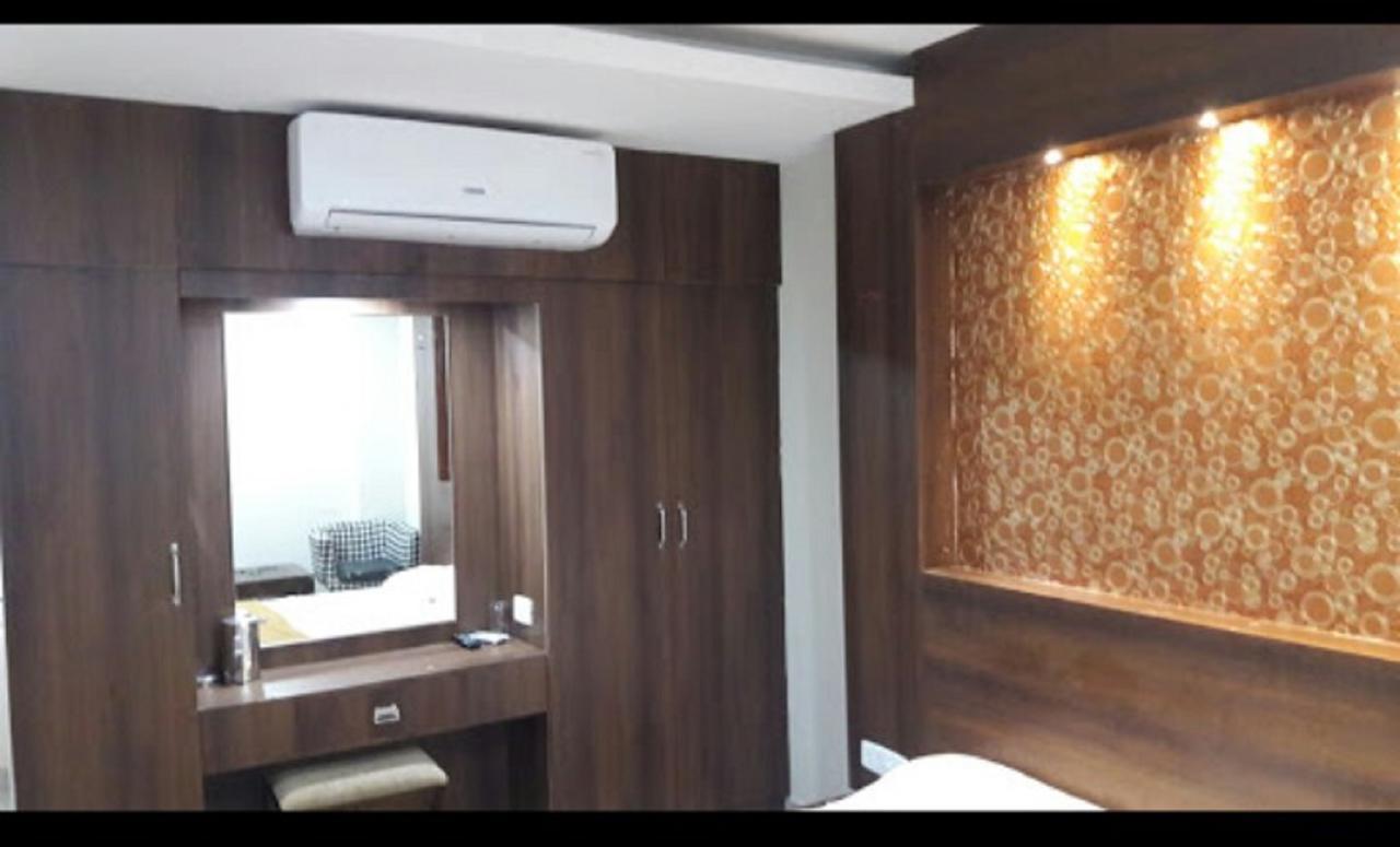 Hotel Gowri Sankar Ambāsamudram Esterno foto