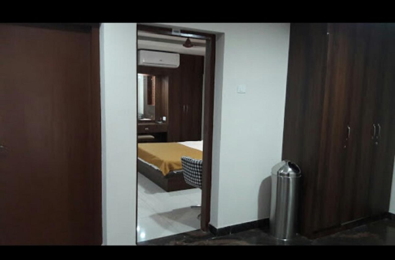 Hotel Gowri Sankar Ambāsamudram Esterno foto
