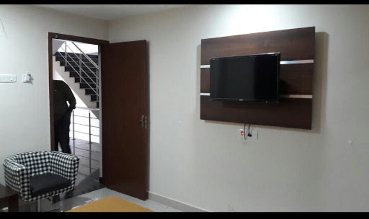 Hotel Gowri Sankar Ambāsamudram Esterno foto
