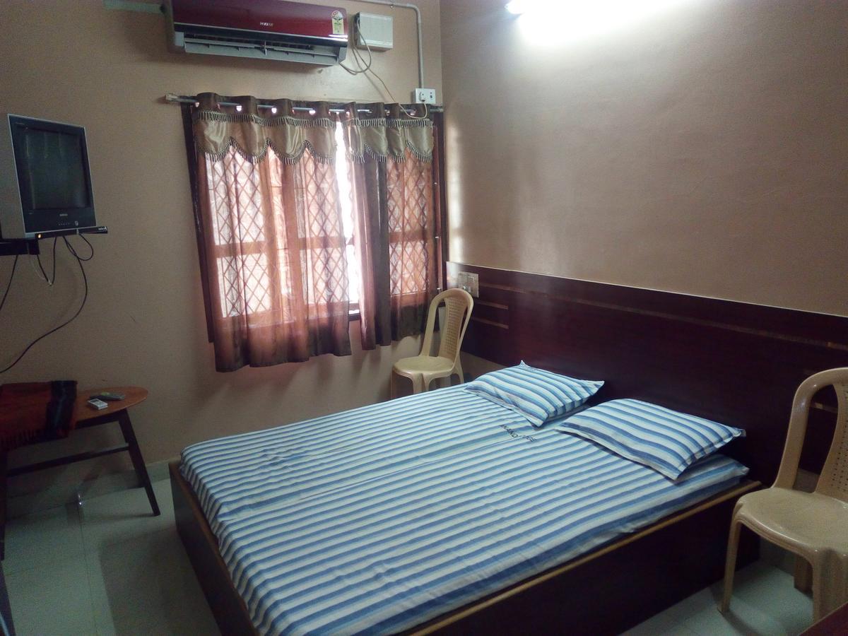 Hotel Gowri Sankar Ambāsamudram Esterno foto