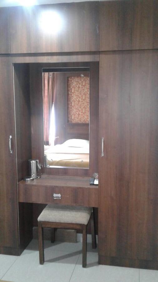 Hotel Gowri Sankar Ambāsamudram Esterno foto