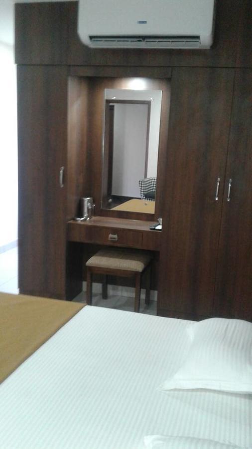 Hotel Gowri Sankar Ambāsamudram Esterno foto