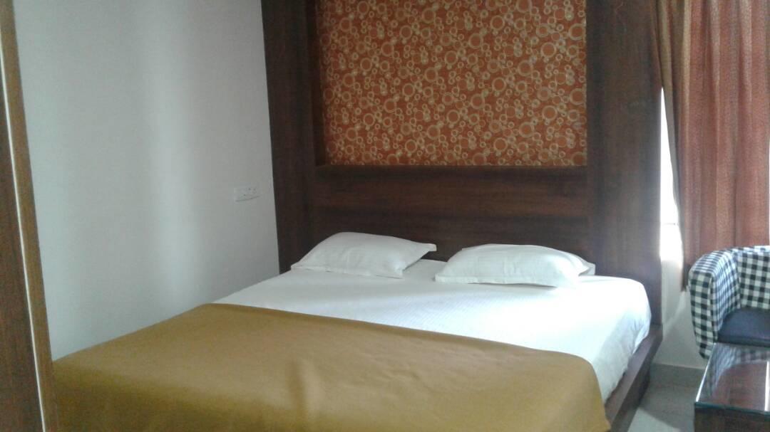 Hotel Gowri Sankar Ambāsamudram Esterno foto